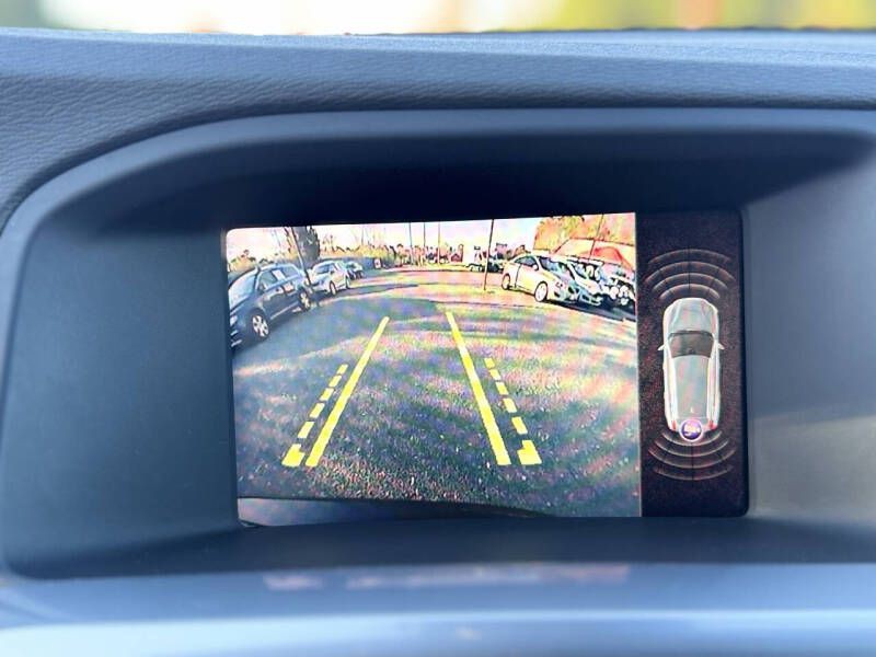 2017 Volvo V60 Image 12