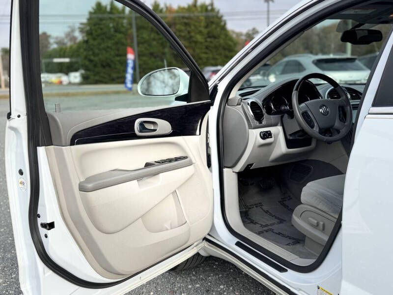 2016 Buick Enclave Image 8