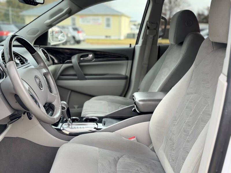 2016 Buick Enclave Image 9