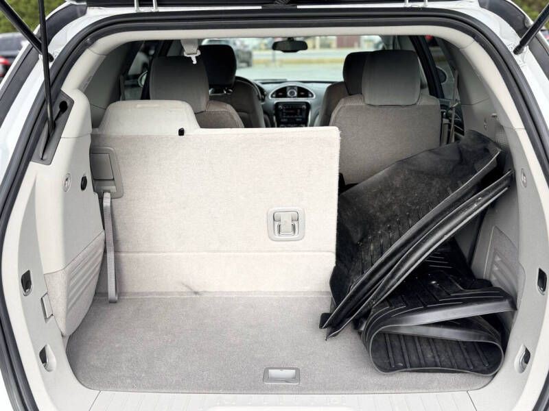 2016 Buick Enclave Image 16