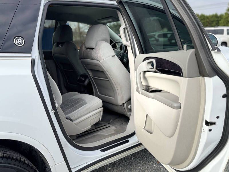 2016 Buick Enclave Image 17
