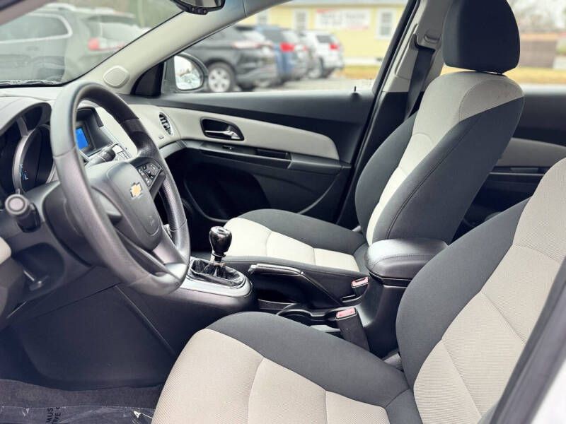 2012 Chevrolet Cruze Image 8