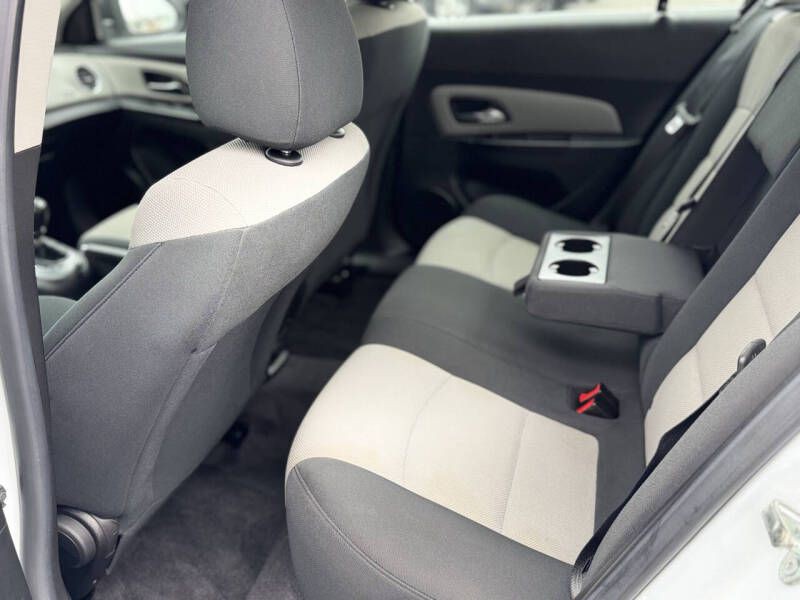 2012 Chevrolet Cruze Image 11