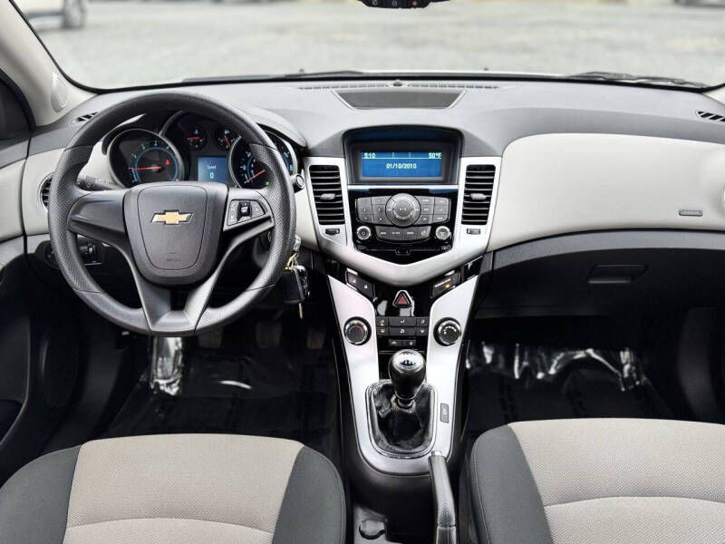 2012 Chevrolet Cruze Image 12