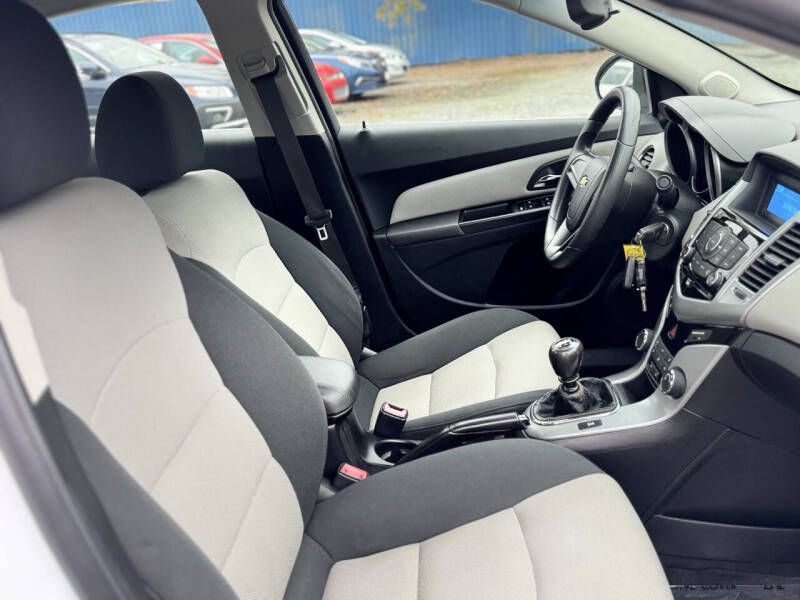 2012 Chevrolet Cruze Image 16