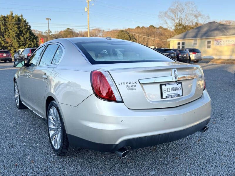 2011 Lincoln MKS Image 3