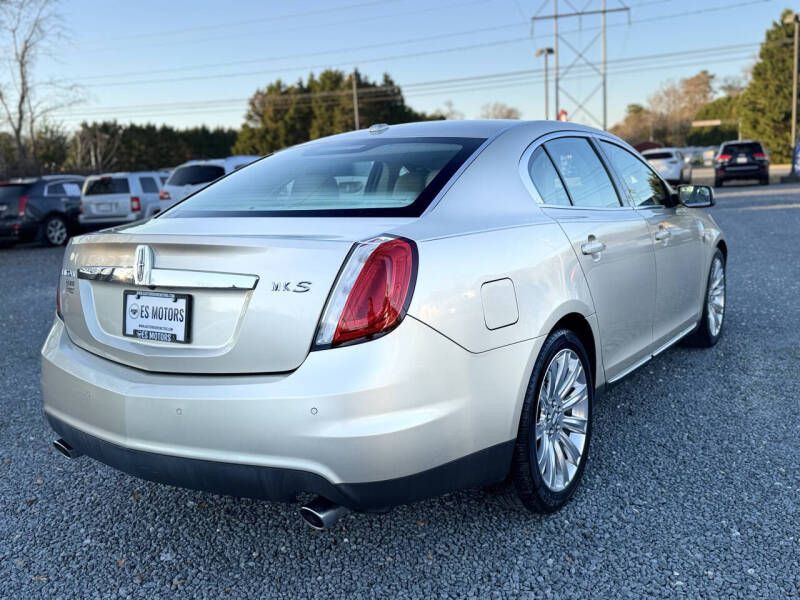 2011 Lincoln MKS Image 4