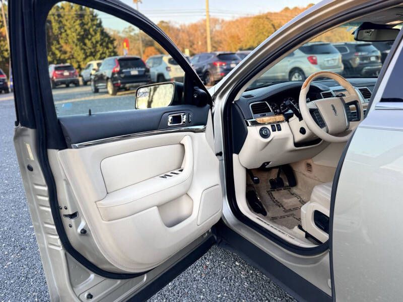 2011 Lincoln MKS Image 7