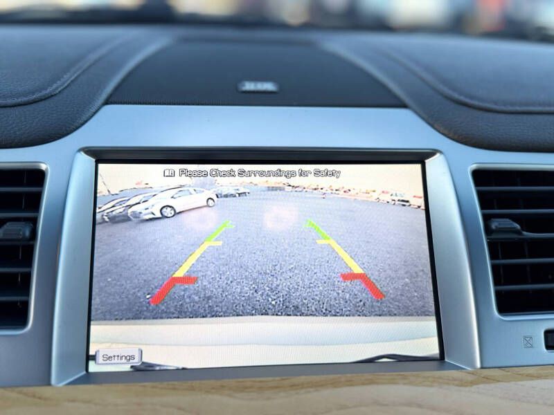 2011 Lincoln MKS Image 11