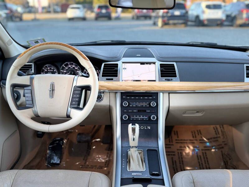 2011 Lincoln MKS Image 14