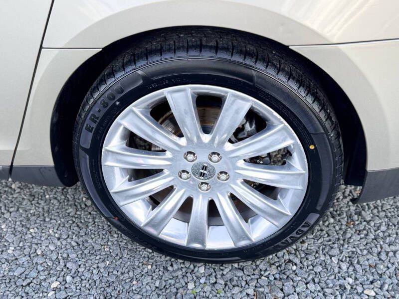 2011 Lincoln MKS Image 21