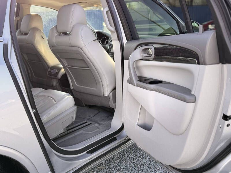 2016 Buick Enclave Image 18