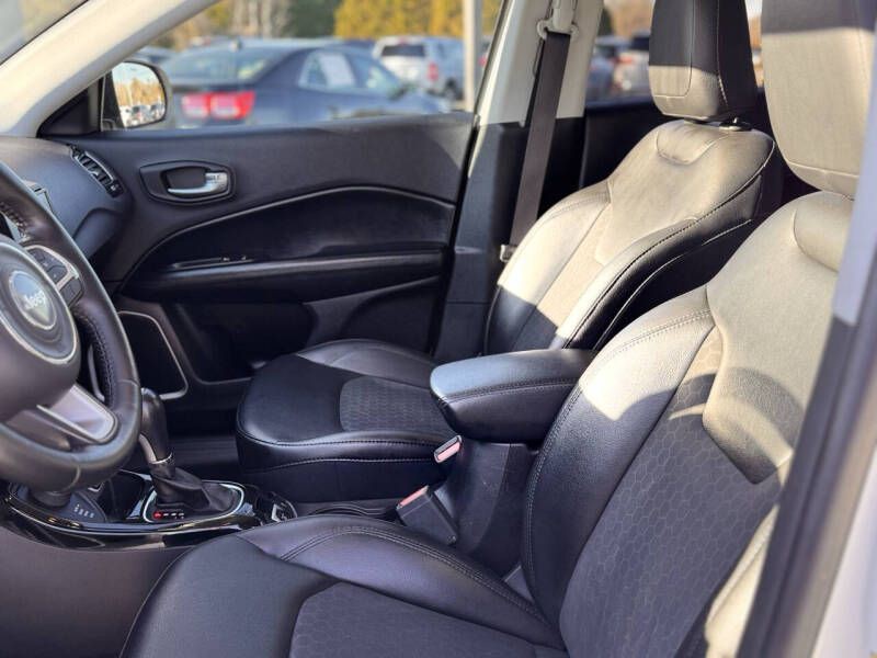 2018 Jeep Compass Image 9