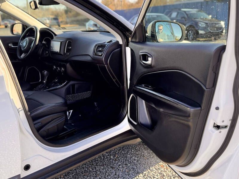 2018 Jeep Compass Image 18