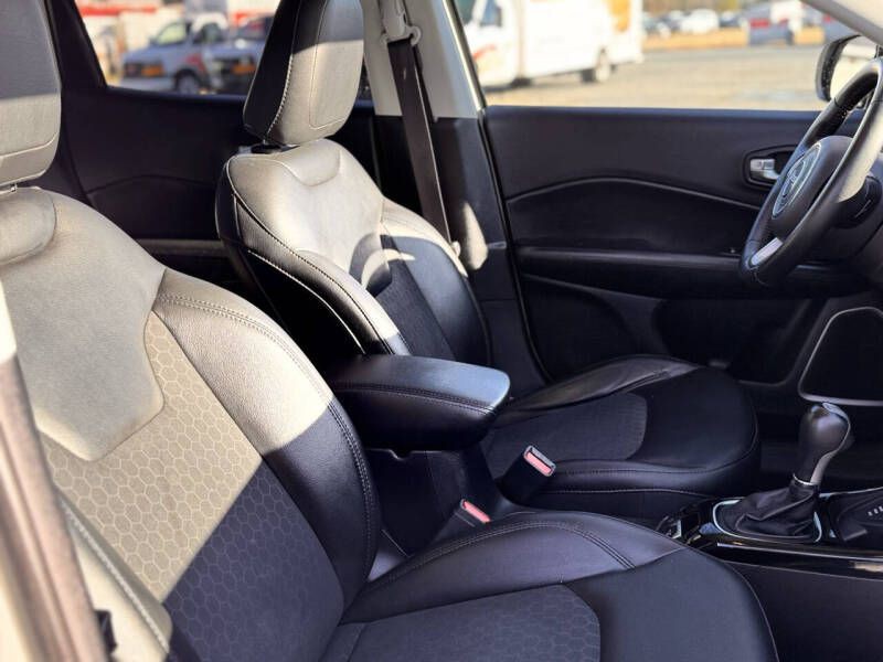 2018 Jeep Compass Image 19