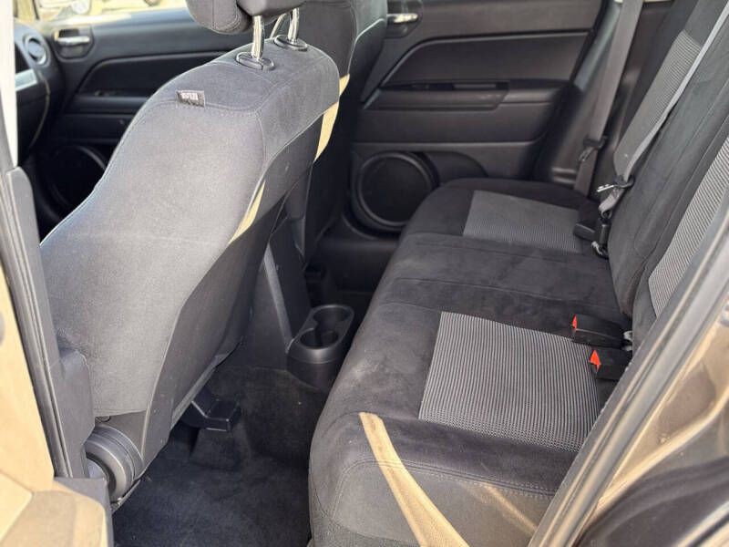 2017 Jeep Compass Image 12