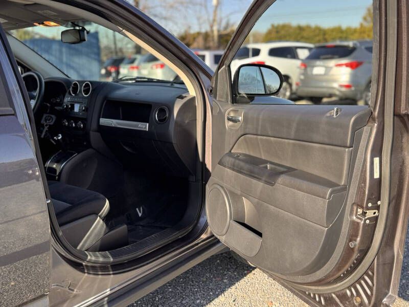 2017 Jeep Compass Image 17