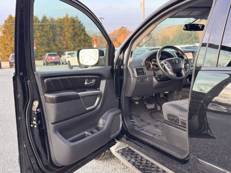 2015 Nissan Armada Image 8