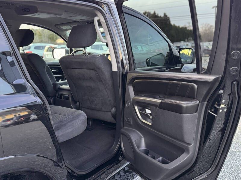 2015 Nissan Armada Image 18