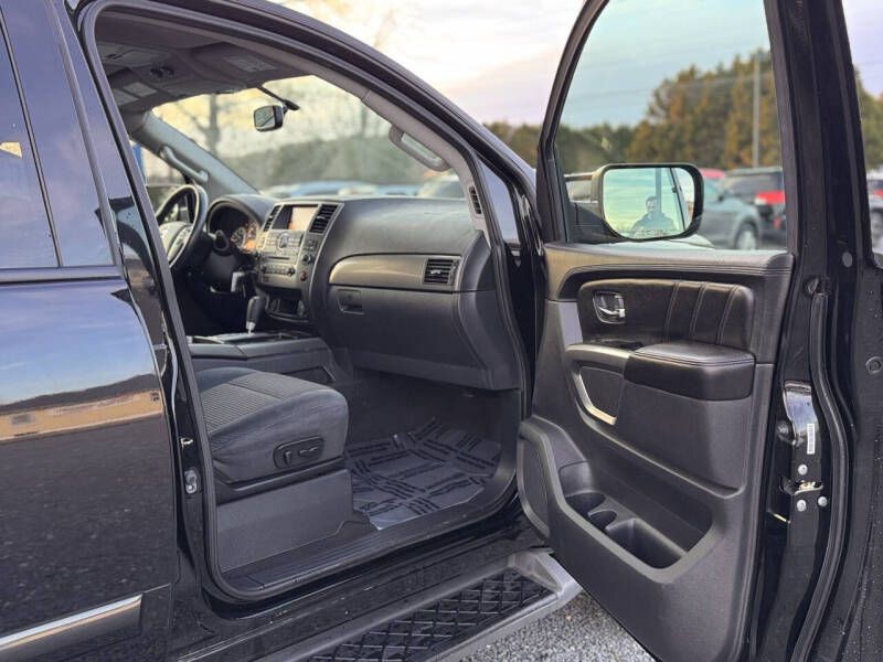 2015 Nissan Armada Image 20