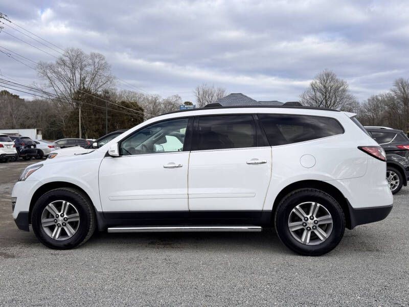 2017 Chevrolet Traverse Image 2