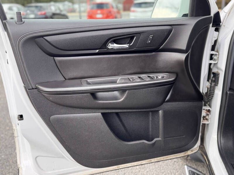 2017 Chevrolet Traverse Image 8