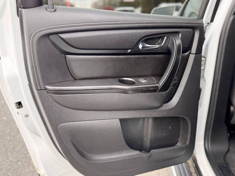 2017 Chevrolet Traverse Image 13