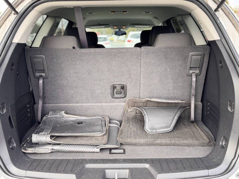 2017 Chevrolet Traverse Image 16