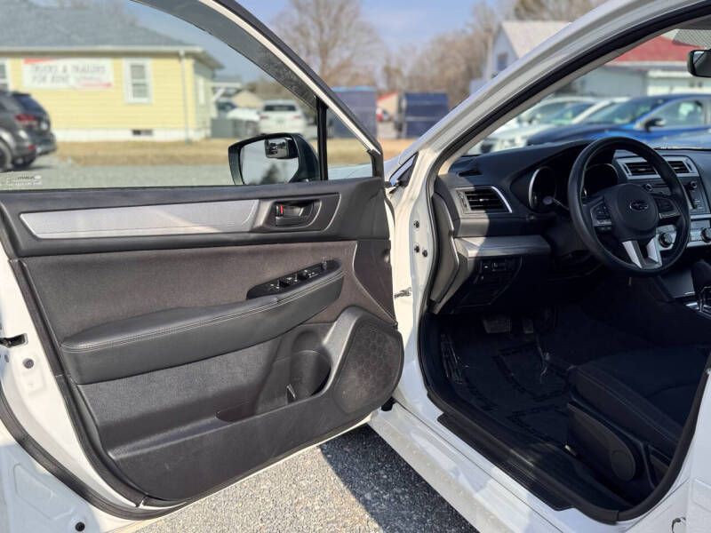 2017 Subaru Legacy Image 8