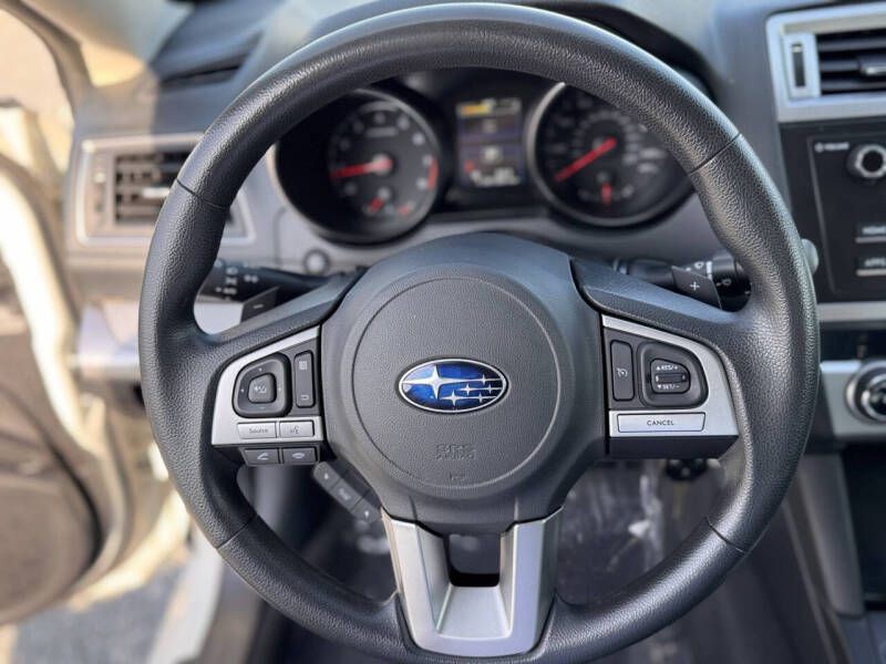 2017 Subaru Legacy Image 10