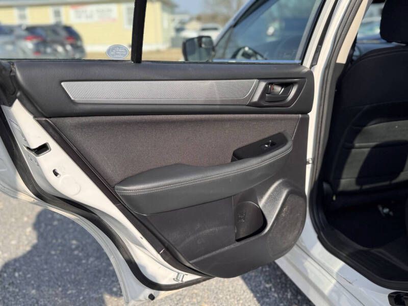 2017 Subaru Legacy Image 13