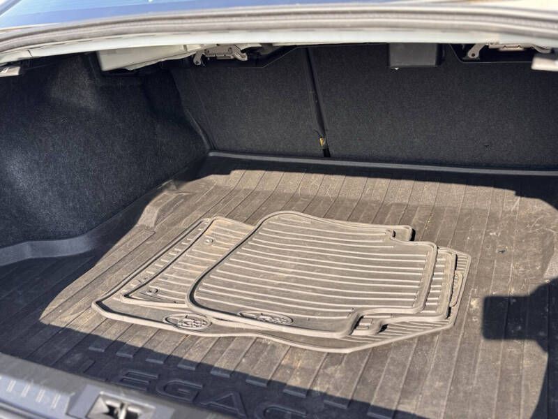 2017 Subaru Legacy Image 16