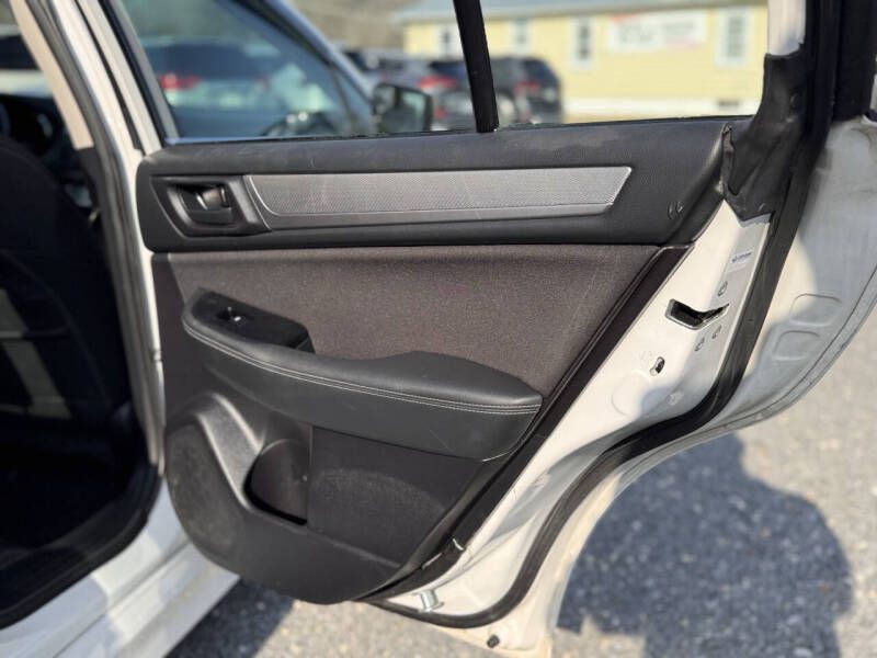 2017 Subaru Legacy Image 17