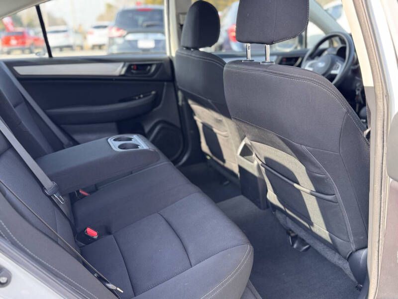 2017 Subaru Legacy Image 18