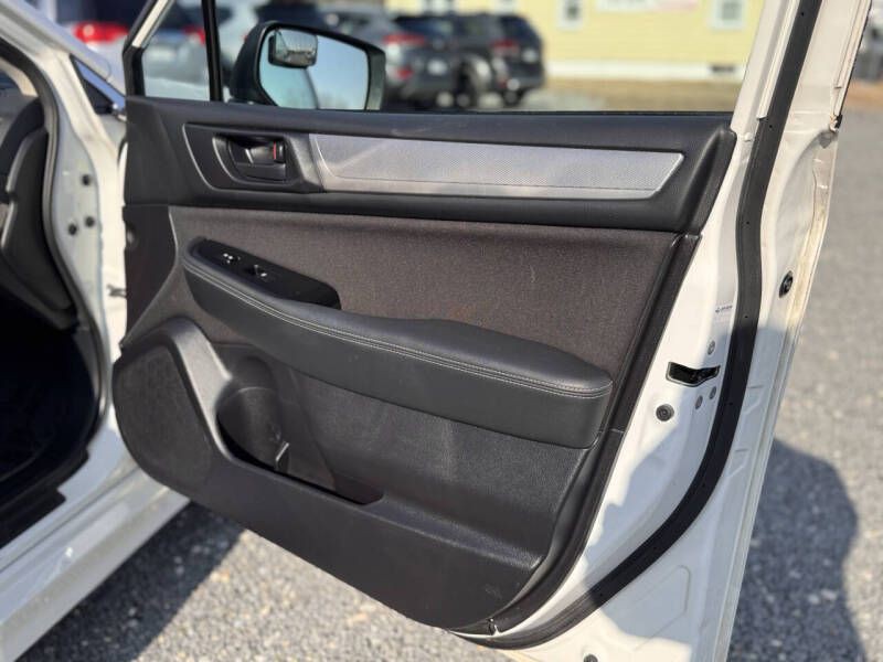 2017 Subaru Legacy Image 19