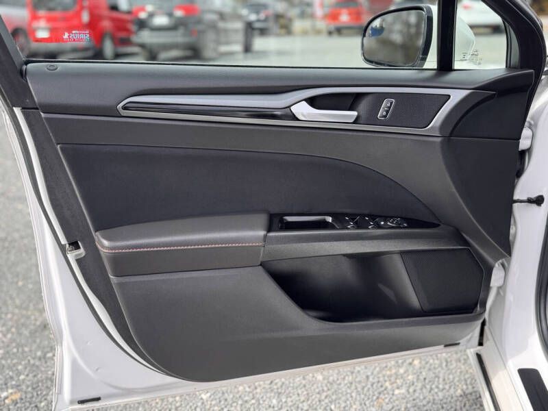 2016 Ford Fusion Image 8