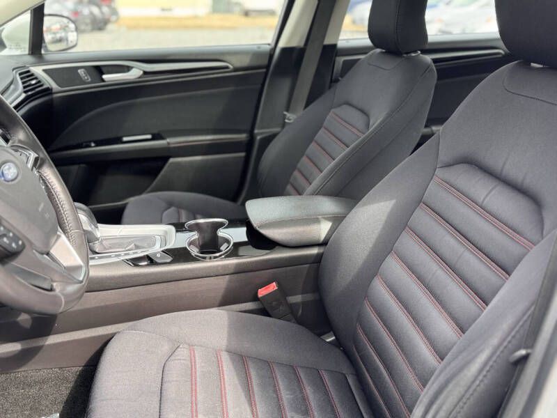 2016 Ford Fusion Image 9