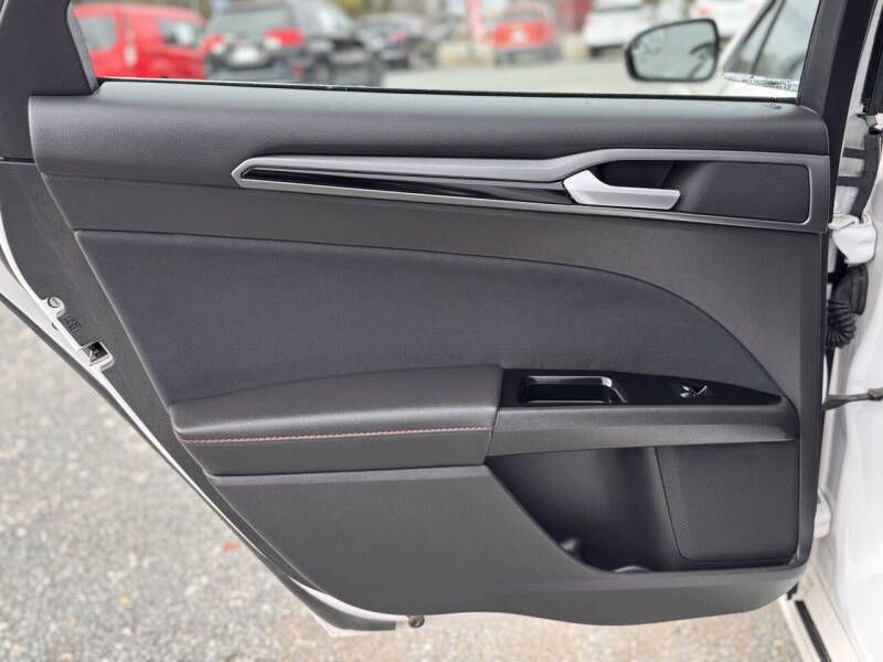 2016 Ford Fusion Image 13