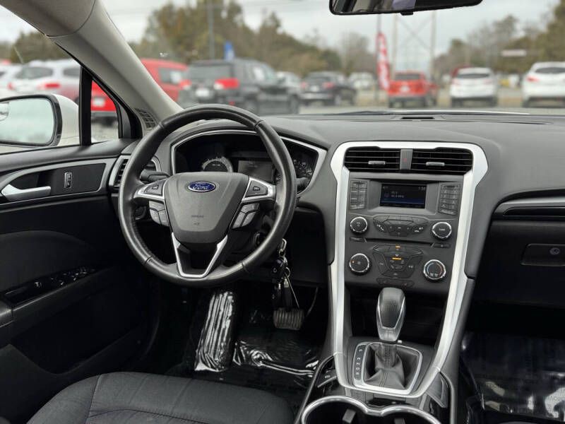 2016 Ford Fusion Image 15