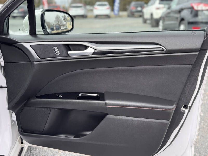 2016 Ford Fusion Image 20