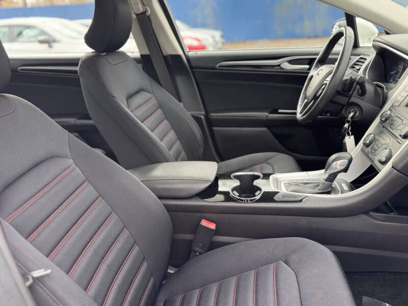 2016 Ford Fusion Image 21