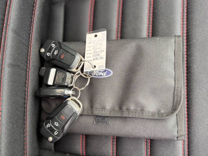 2016 Ford Fusion Image 22