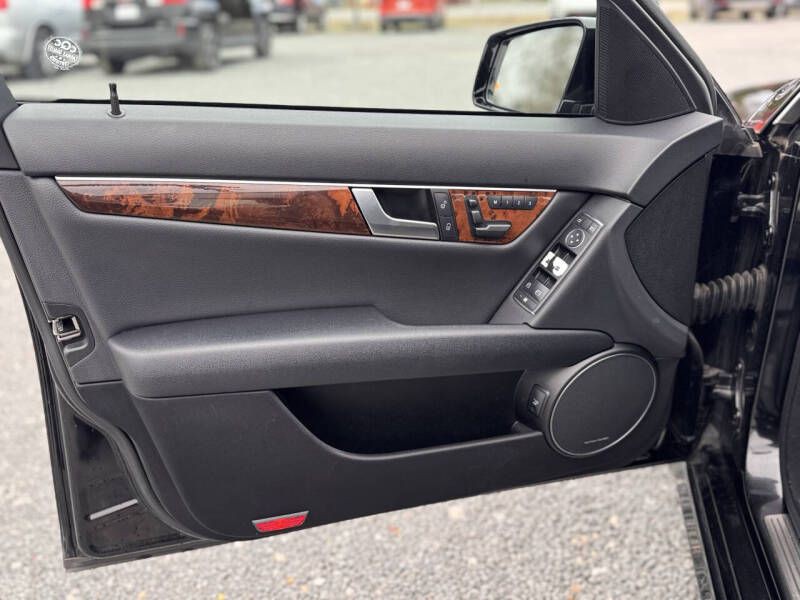 2012 Mercedes-Benz C-Class Image 8