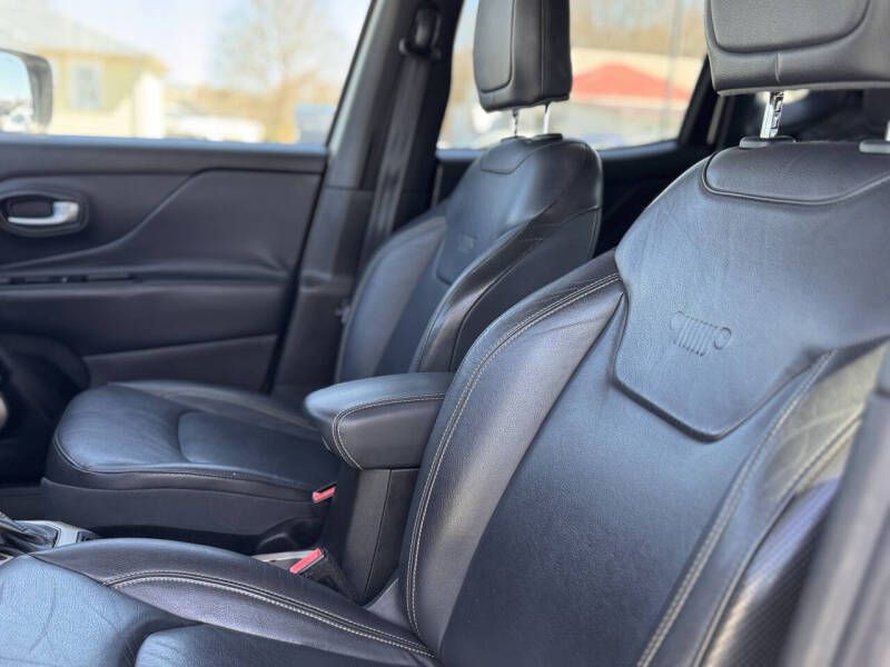 2015 Jeep Renegade Image 9