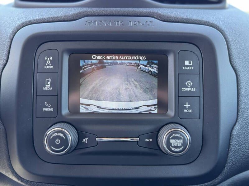 2015 Jeep Renegade Image 12