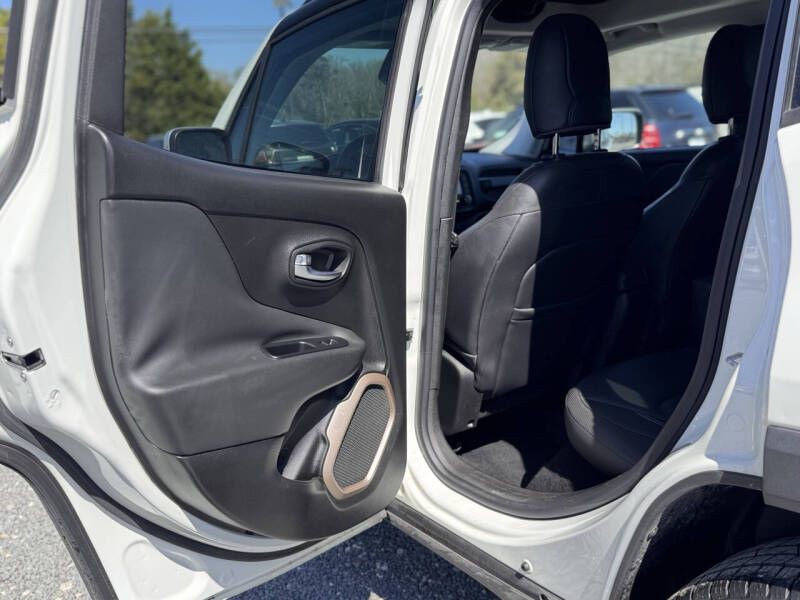 2015 Jeep Renegade Image 13