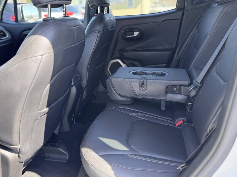 2015 Jeep Renegade Image 14