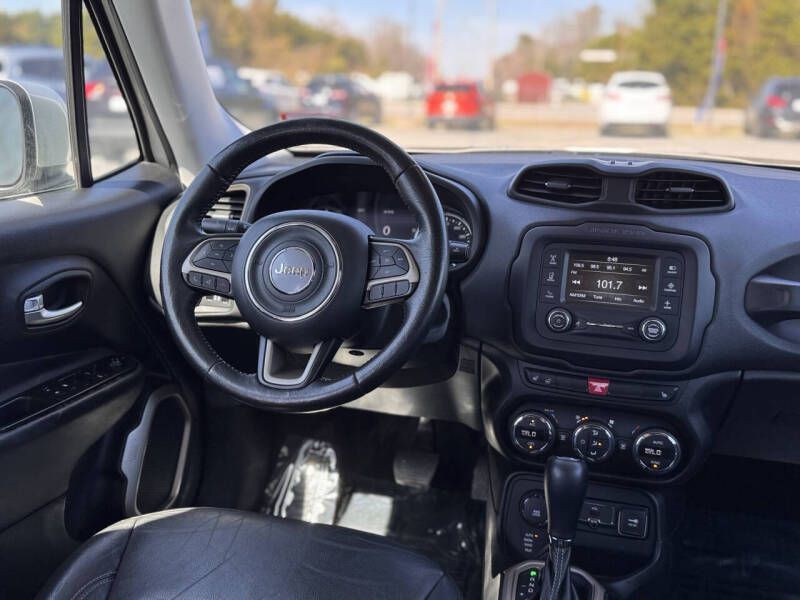 2015 Jeep Renegade Image 15