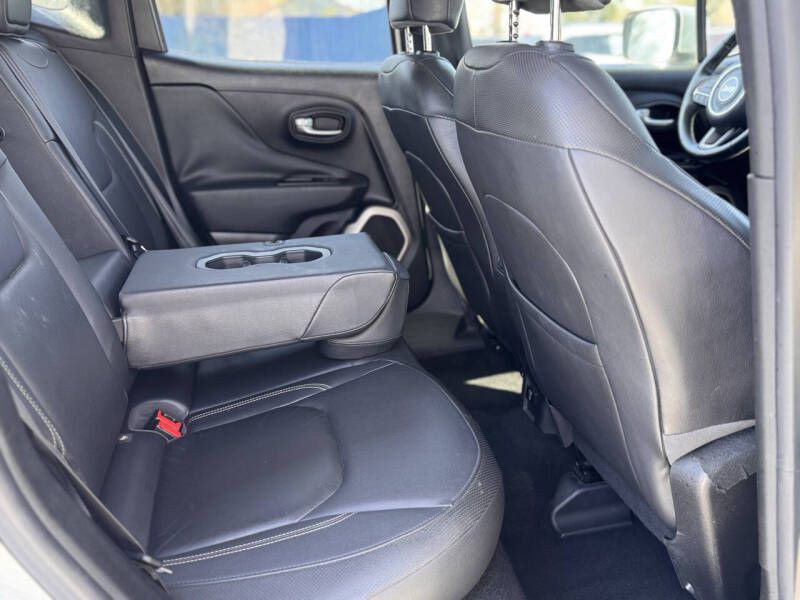 2015 Jeep Renegade Image 19