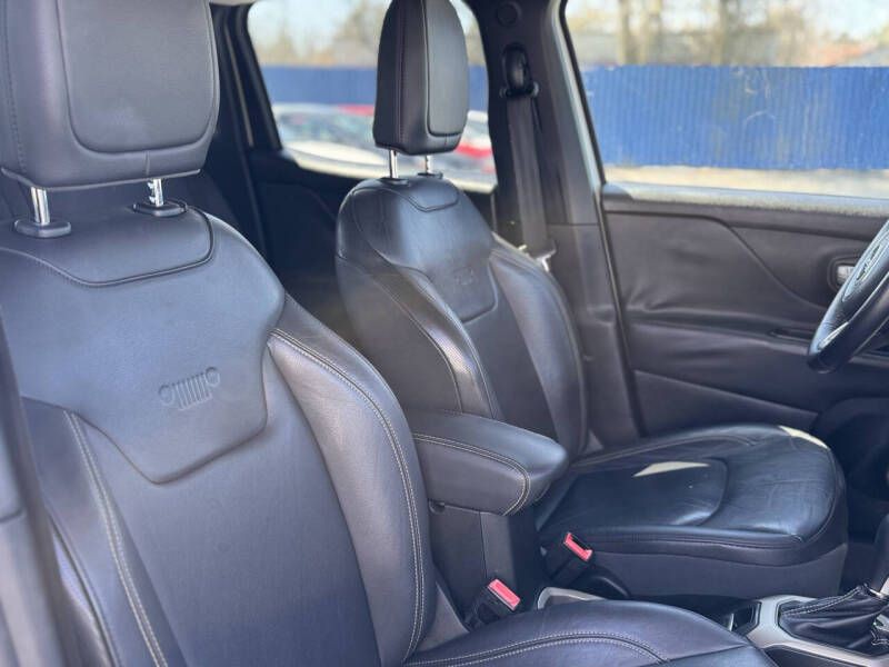 2015 Jeep Renegade Image 21